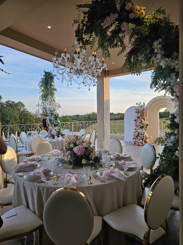 Hotel Hyde Hill / Bikini and Champagne